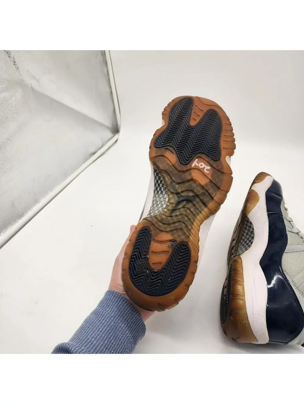Air Jordan 11 Retro Low Georgetown Navy White Gum Mens Size 12 528895-407 - Picture 3 of 8